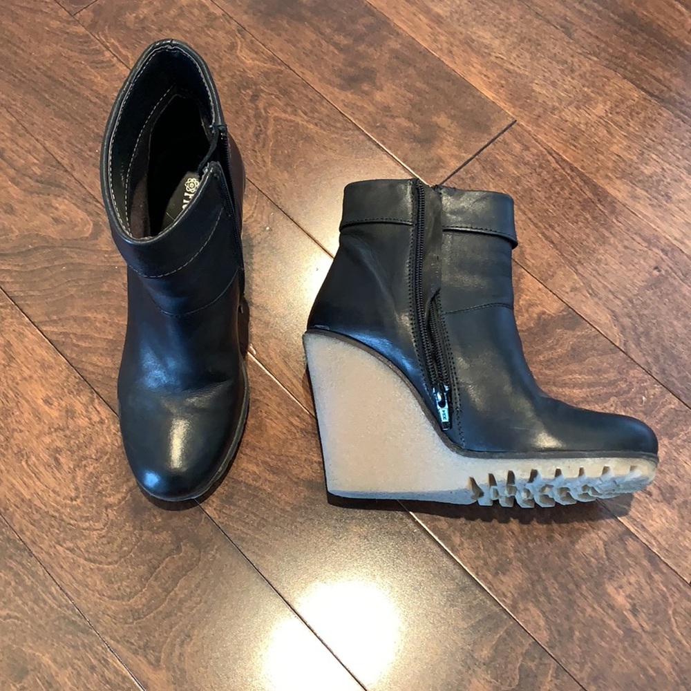 FIORUCCI ankle boots SZ 36 Black w/ gum wedge
